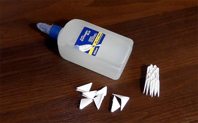 На картинке изображено - Искусство оригами: фигурки из бумаги своими руками, рис. Клей для оригами