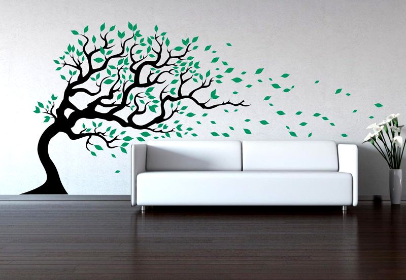 Особенно привлекательно смотрится рисунок дерева с ветвями и листьями, достигающими потолка