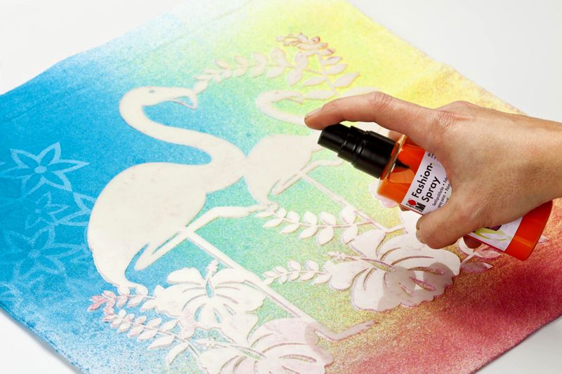 Для достижения качественного результата для нанесения рисунка используются валики, губки или аэрозольная краска