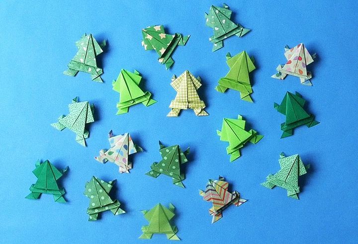 Изготовление лягушек из бумаги оригами