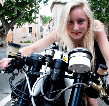 Урок управления мотоциклом для женщин